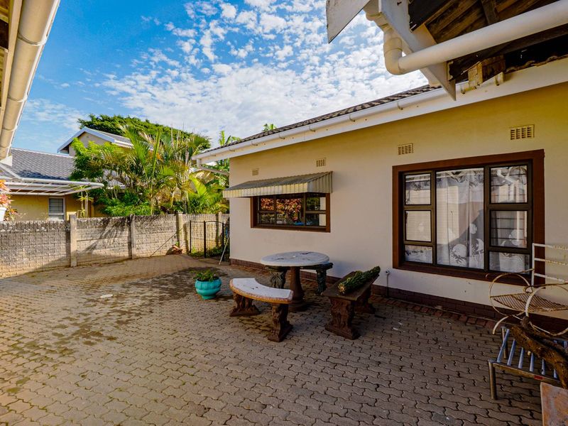 Above road level home with cottage - Photo 3