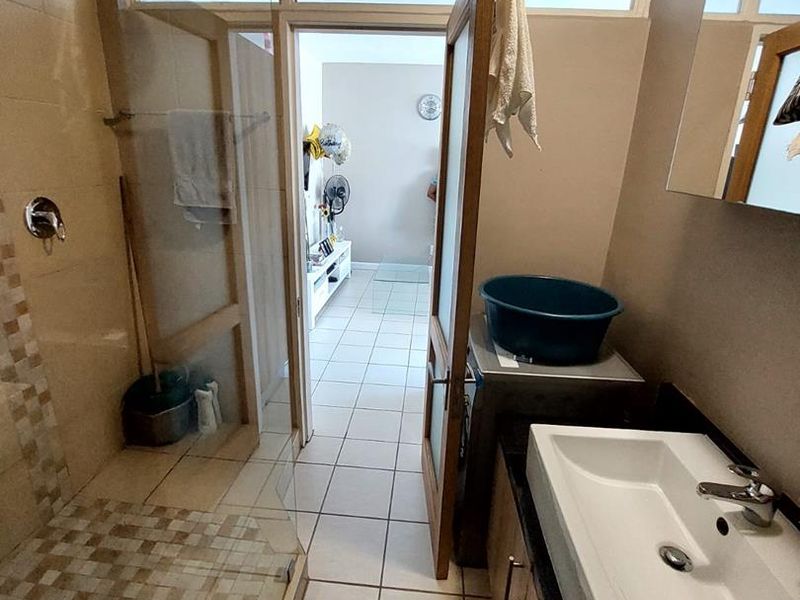 Furnished 1-Bedroom Apartment To Rent in Cape Town City Bowl - Photo 6