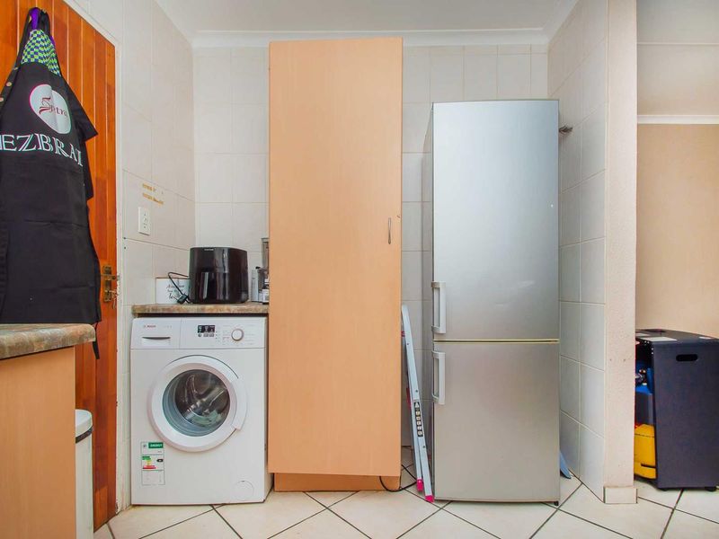 Low Maintenance,Spacious ,Priced to Sell. - Photo 6