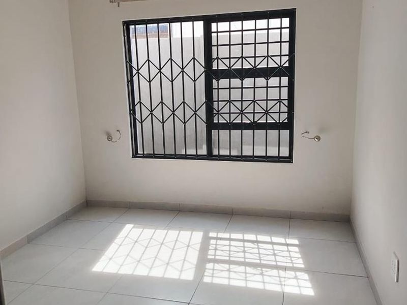 A stylish ,well kept apartment perfect for comfort living or rental income - Photo 8