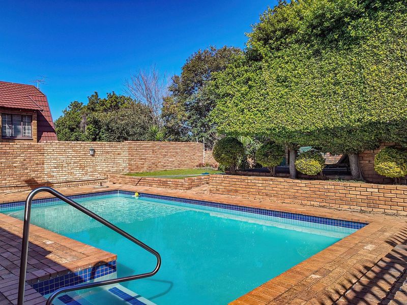 Beautifully Appointed 3-Bedroom Townhouse in Barn Lodge, Boskruin - Photo 6