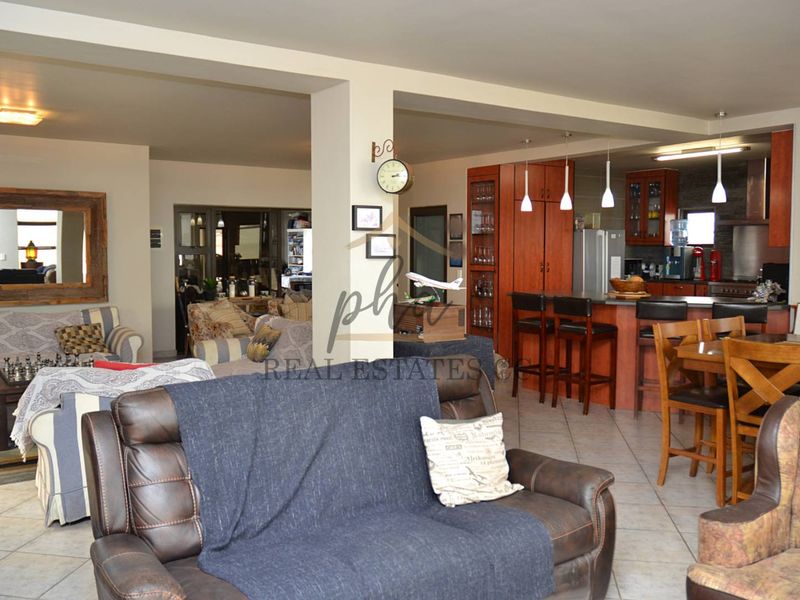 For Sale: Luxurious Beachfront Home with four bedrooms in Swakopmund - Photo 9