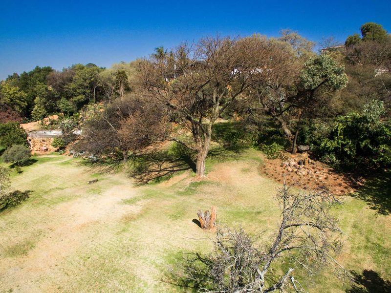 4-Bedroom Home on a 5 949m2 Stand in Constantia Kloof - Photo 9