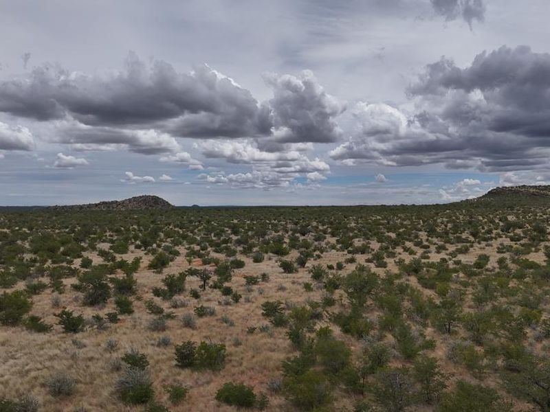 A well-priced opportunity in the heart of the Khorigas district – perfect for serious buyers looking to invest in Namibia’s agricultural sector. - Photo 6