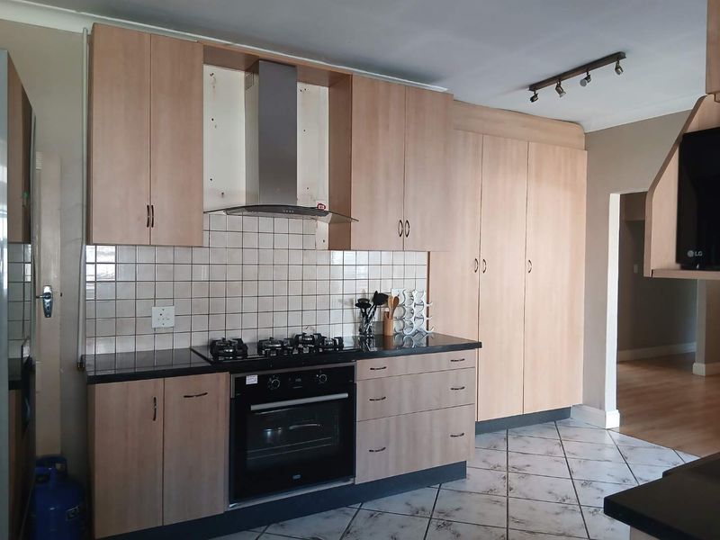 Large Family Home for Sale - Photo 8