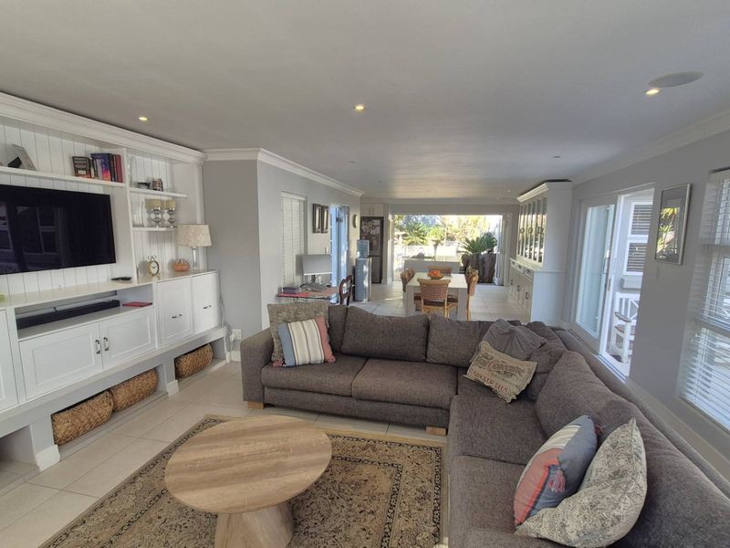 Waterford Estate Living at Its Finest - Investment Opportunity 27k Lease in Place until March 2027** - Photo 3