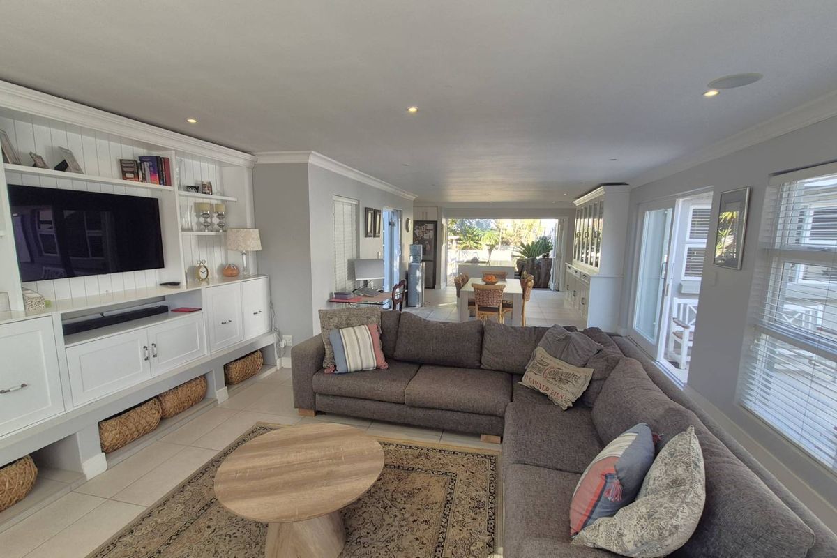 Waterford Estate Living at Its Finest - Investment Opportunity 27k Lease in Place until March 2027** - Photo 3