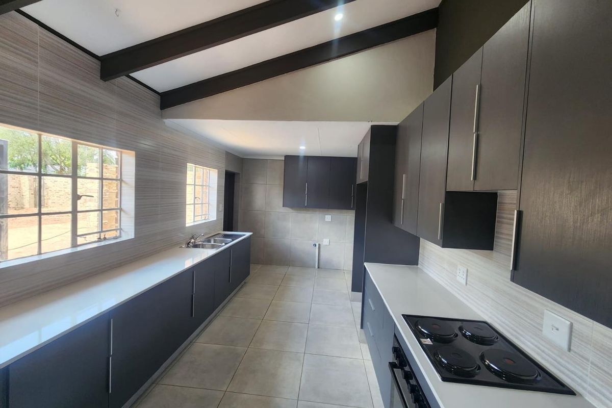 189A Lovely 3 Bedroom House For Rent in Doornpoort Ext.1 - Photo 3