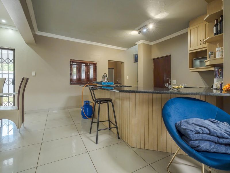 Four bedroom home in Security Estate - Olympus - Photo 8