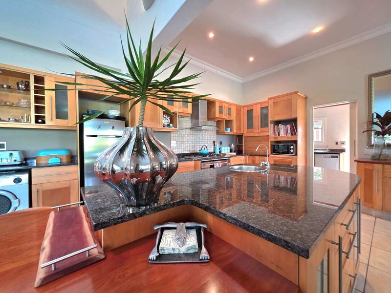 SOLE MANDATE – Prestigious Mount Edgecombe Golf Estate Living - Photo 9