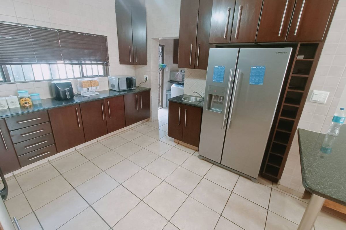 BEAUTIFUL FAMILY HOUSE FOR SALE IN AMBERFIELD RIDGE ESTATE! - Photo 4