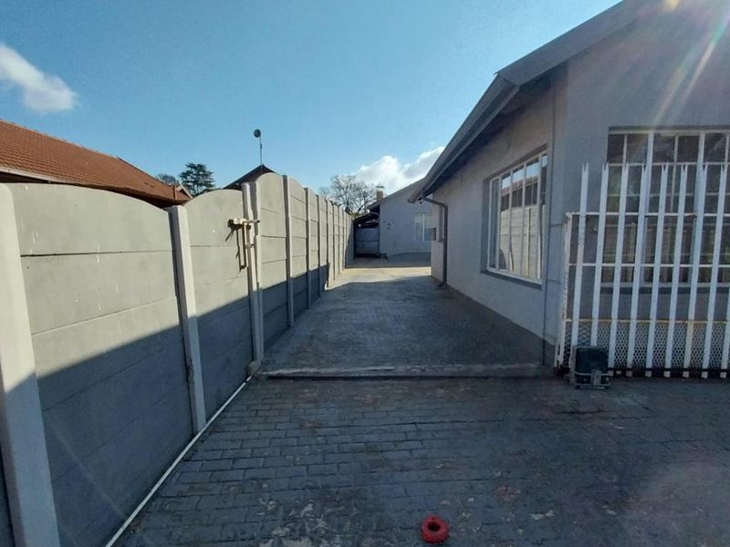 Dual Living: Main House + Self-Contained 2-Bed Flatlet - Photo 2