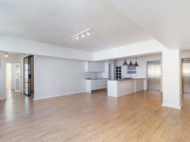 Spacious and convenient city living in central Cape Town - Photo 5