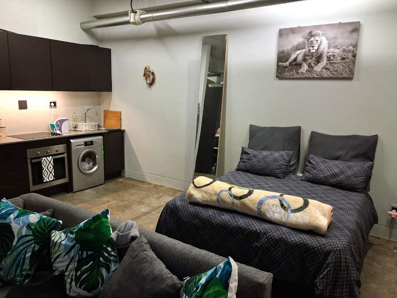 Large Bachelor Apartment FOR SALE in Maboneng - Photo 2