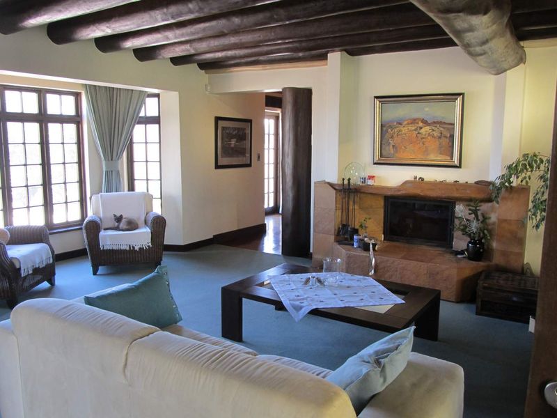 CLASSIC GERMAN STYLE HOME WITH GARDEN FLAT ON DOUBLE ERF - Photo 2