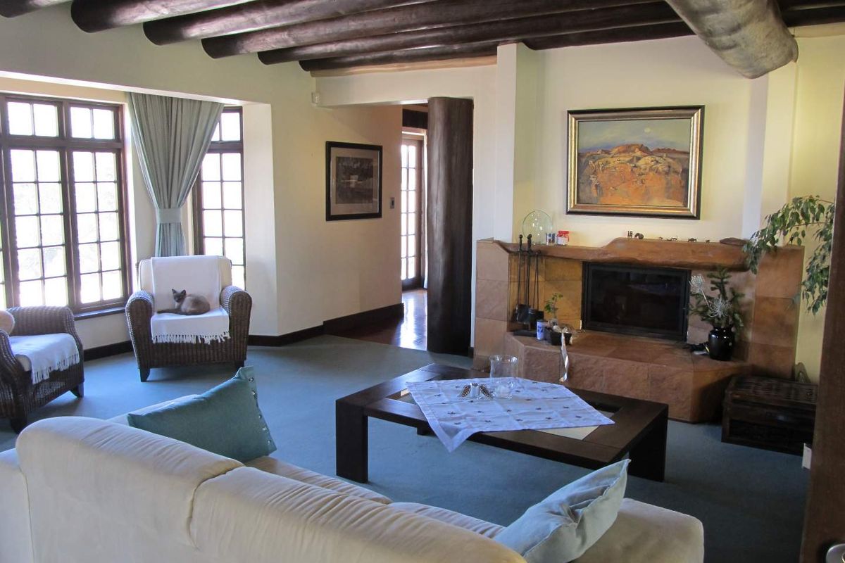 CLASSIC GERMAN STYLE HOME WITH GARDEN FLAT ON DOUBLE ERF - Photo 2