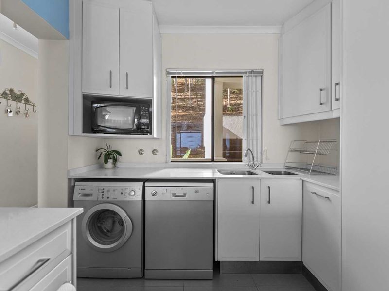 Nature & Ocean Views: Your Dream Apartment Awaits in the sought after Bahia, Fresnaye - Photo 9