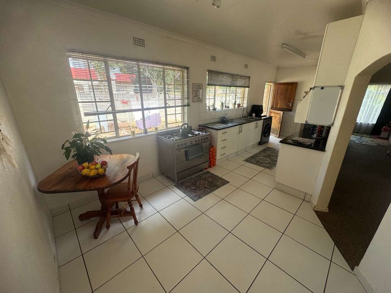 Family Home for Sale - Photo 6