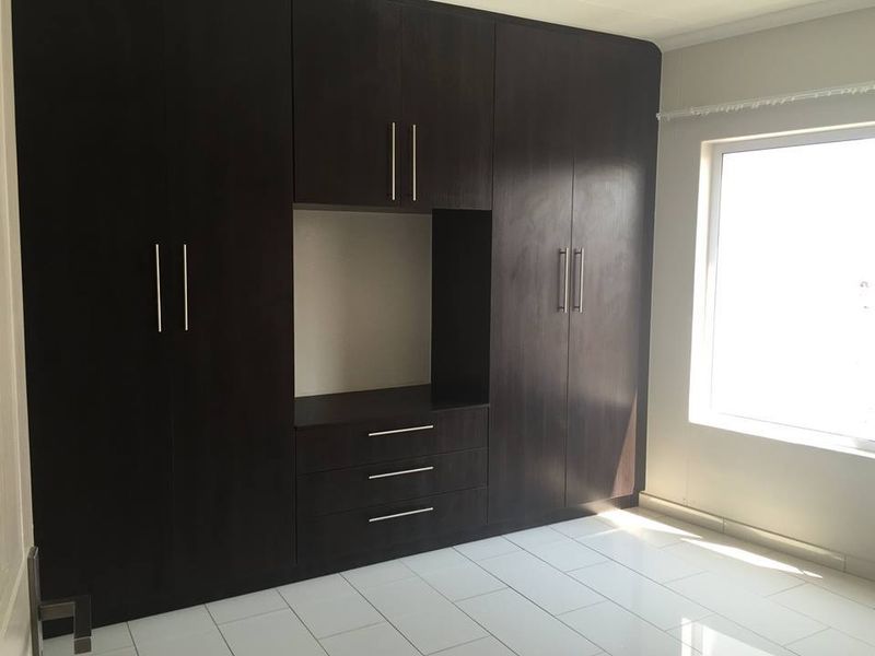 SOUGHT-AFTER, UPMARKET COMPLEX IN KLEINE KUPPE "IMOLA"!! - Photo 3