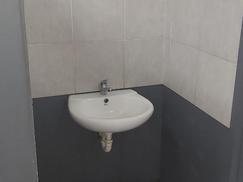 Warehouse/workshop/ storage unit to let in Fairview. - Photo 4