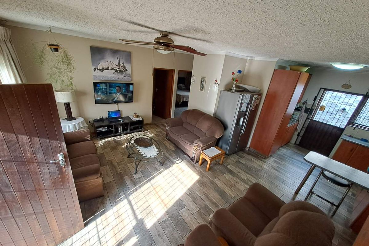 Discover Your Dream Home in Escombe! - Photo 4