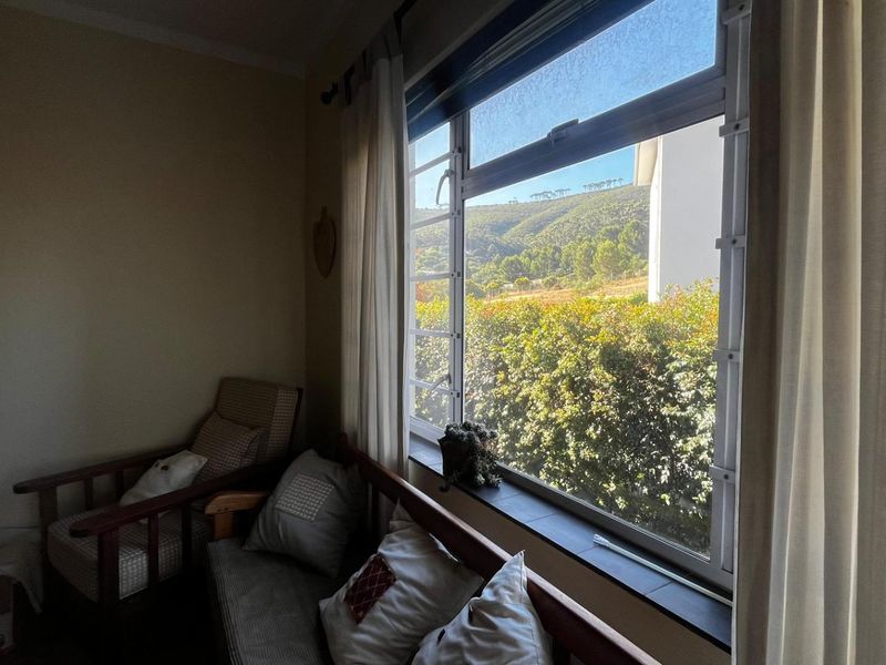 Corner Apartment Full of Potential in Leafy Tamboerskloof - Photo 4