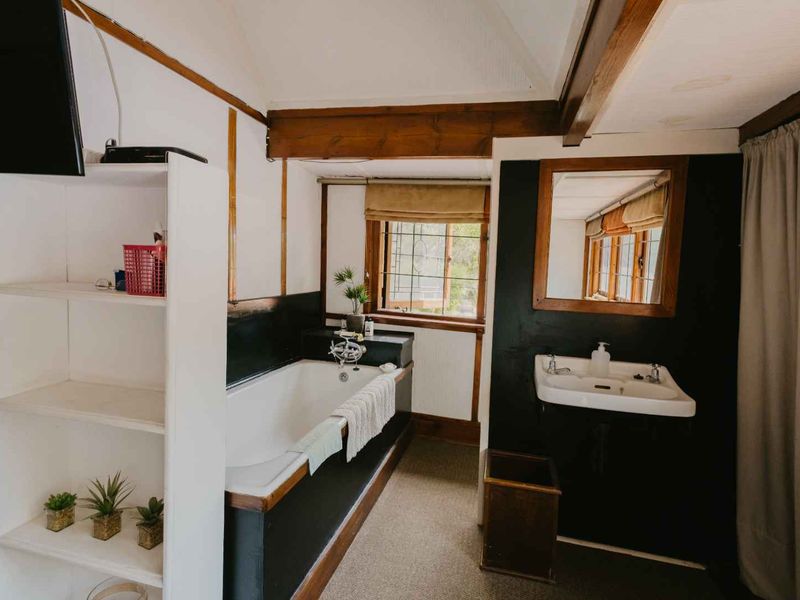 Secure Furnished Student Living in the Heart of Arcadia - Photo 10