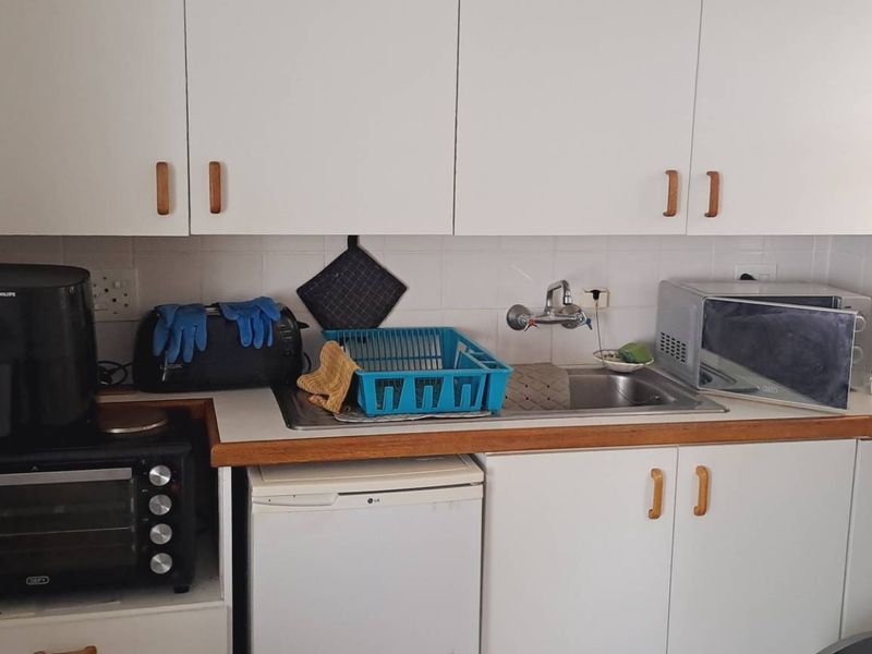 GARDEN FLAT with a LOCK-UP GARAGE - Photo 2