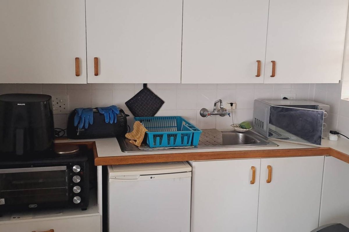 GARDEN FLAT with a LOCK-UP GARAGE - Photo 2