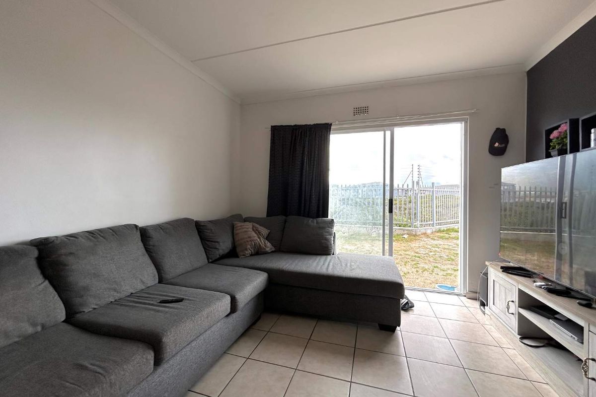 Ground Floor Lock Up And Go - Photo 2