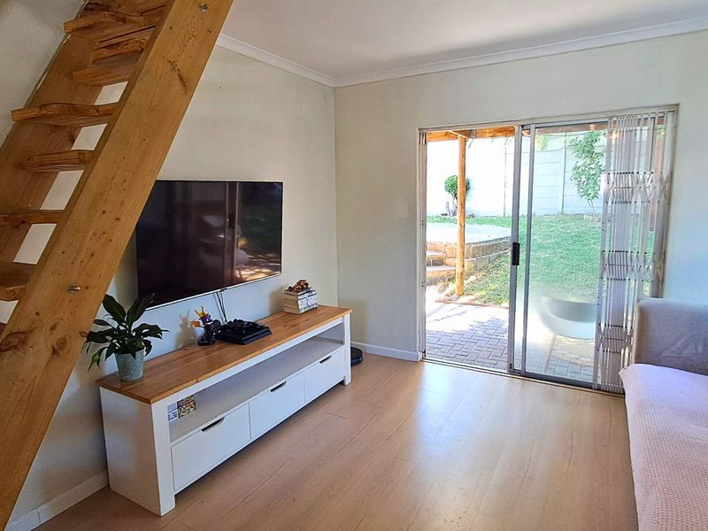 Neat 3 Bedroom Home With Pool in Brackenfell - Photo 5