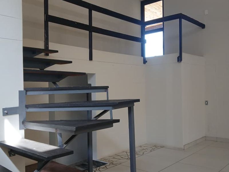 5 Bedroom Freestanding House with Flat 🤩 - Photo 3
