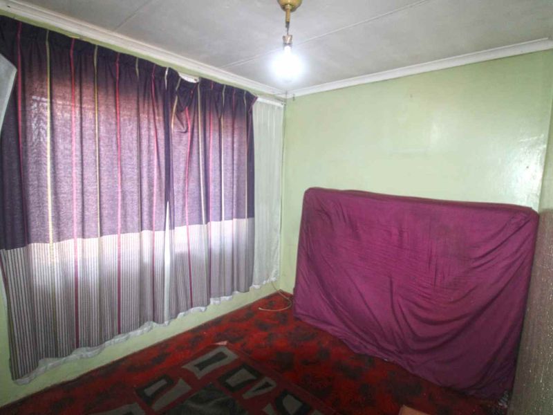 2 Bedroom House For Sale in Vosloorus - Photo 8