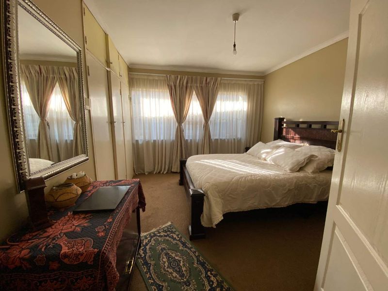 Cul-de-Sac Gem: 3 Bed Home + Flatlet - Photo 4