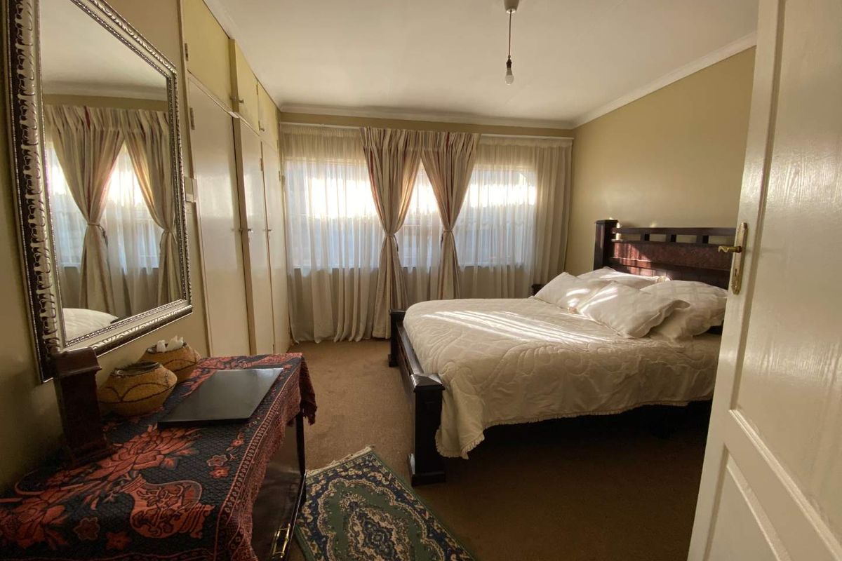 Cul-de-Sac Gem: 3 Bed Home + Flatlet - Photo 4