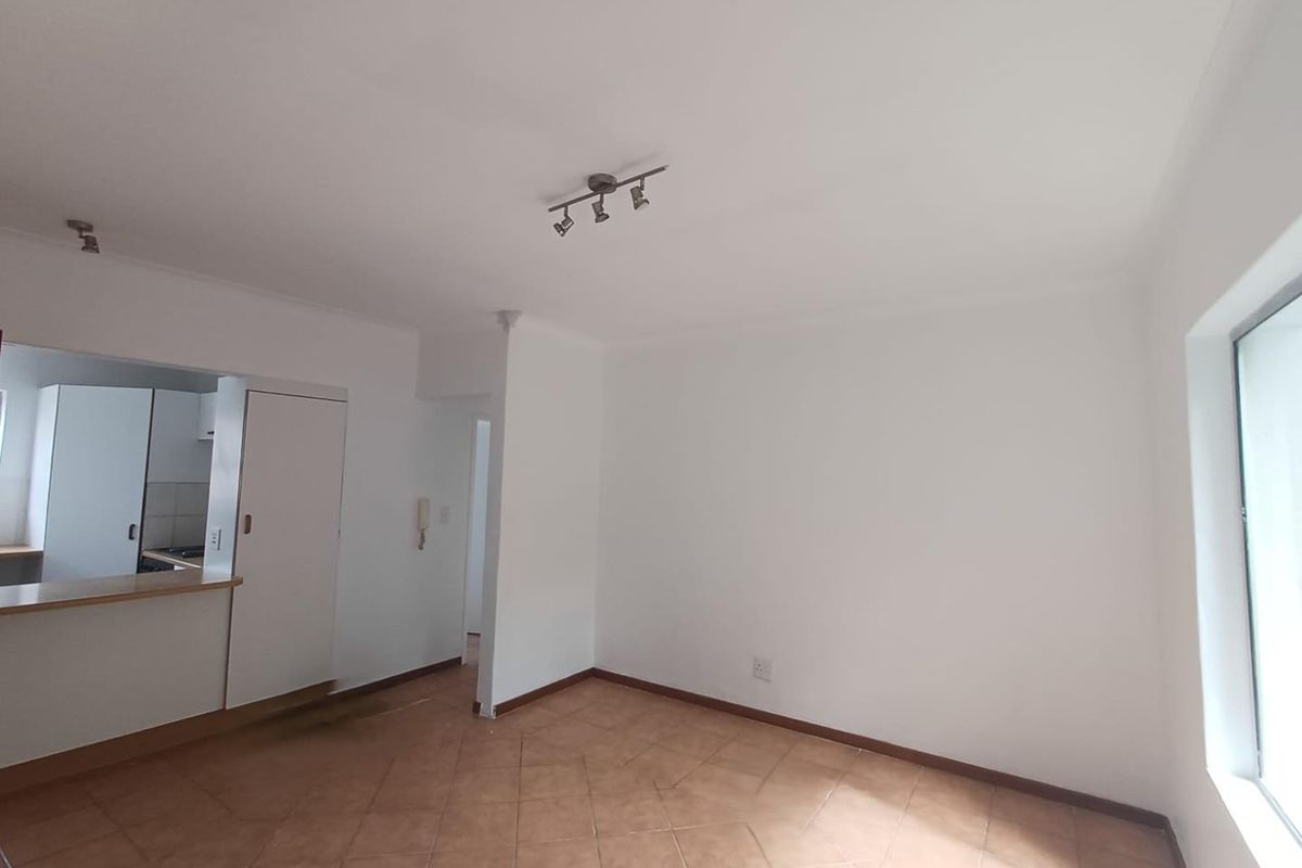 Ground Floor Gem with Private Garden – Perfect for Investors or First-Time Buyers! - Photo 4