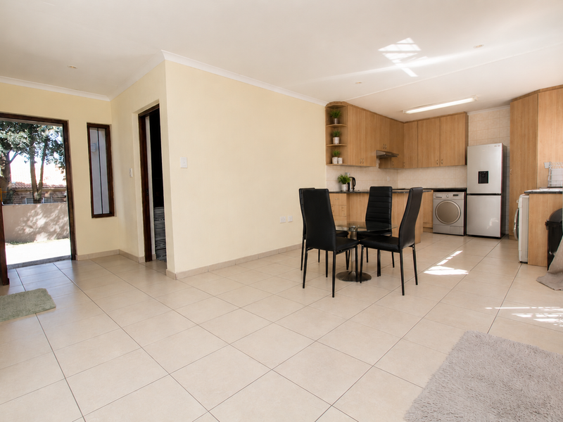 Elegant Townhouse with En-Suite and Covered Patio - Photo 2