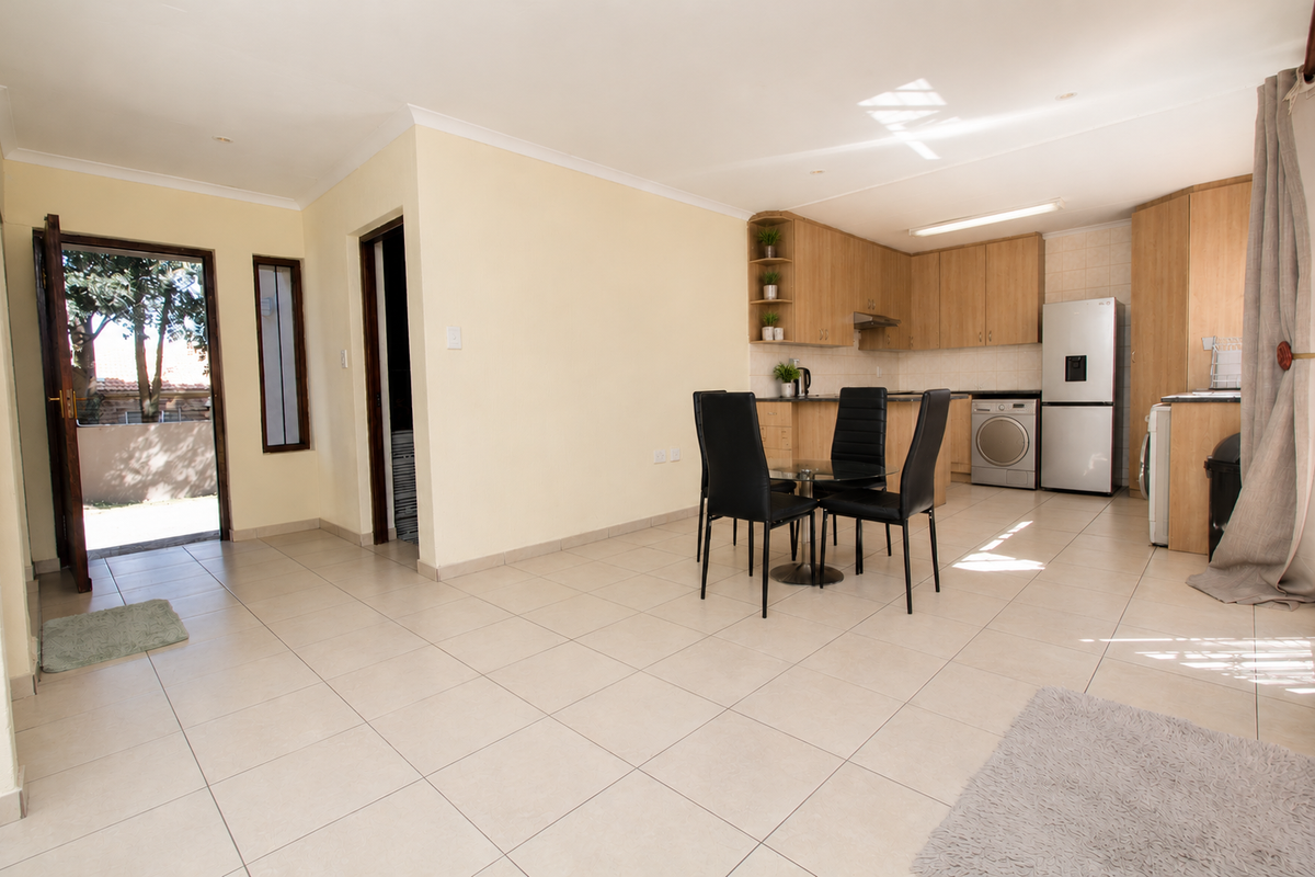 Elegant Townhouse with En-Suite and Covered Patio - Photo 2