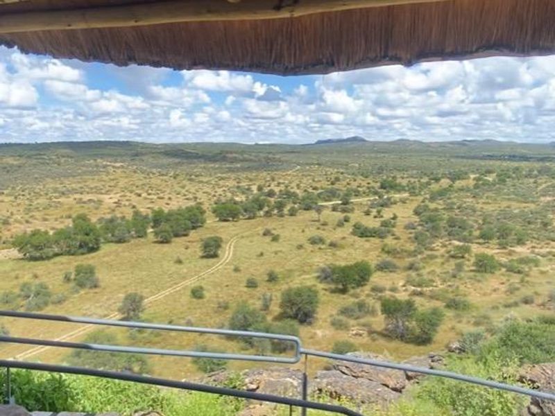 Luxurious Game Lodge & Wilderness Estate – 3,000 Hectares, 89 km from Windhoek, en route to Gobabis Namibia - Photo 9