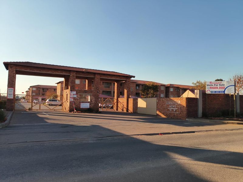 2 bed 2nd floor unit in 24h security complex, close to East rand Mall - Photo 8