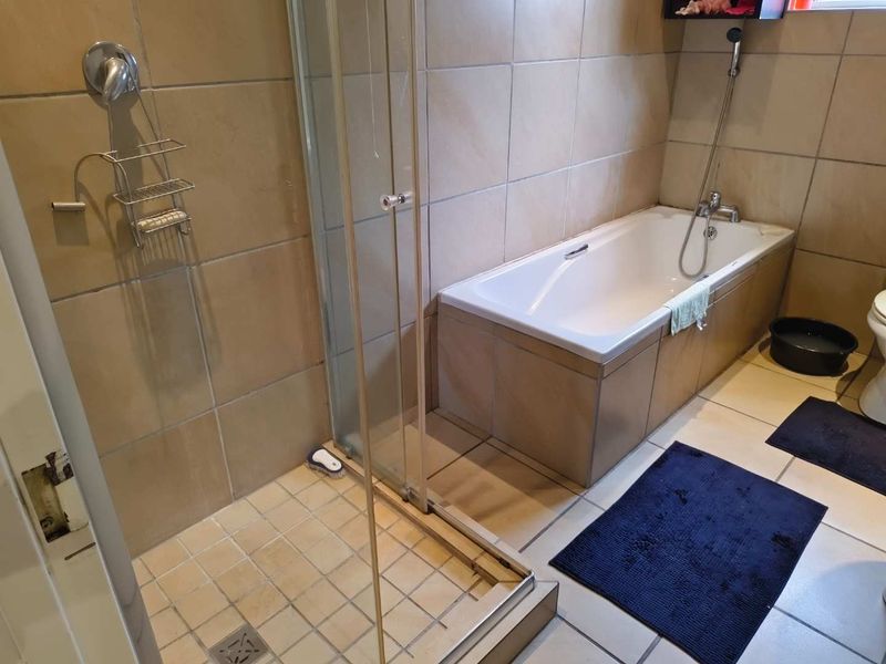 Charming 3-Bedroom Family Home in Stone River Valley Estate Paarl - Photo 7