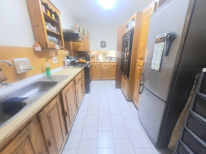 Property #2555293, Townhouse For Sale in Silverton
