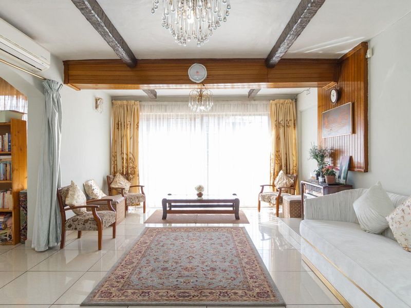 5 Bedroom Double Story House - Photo 8