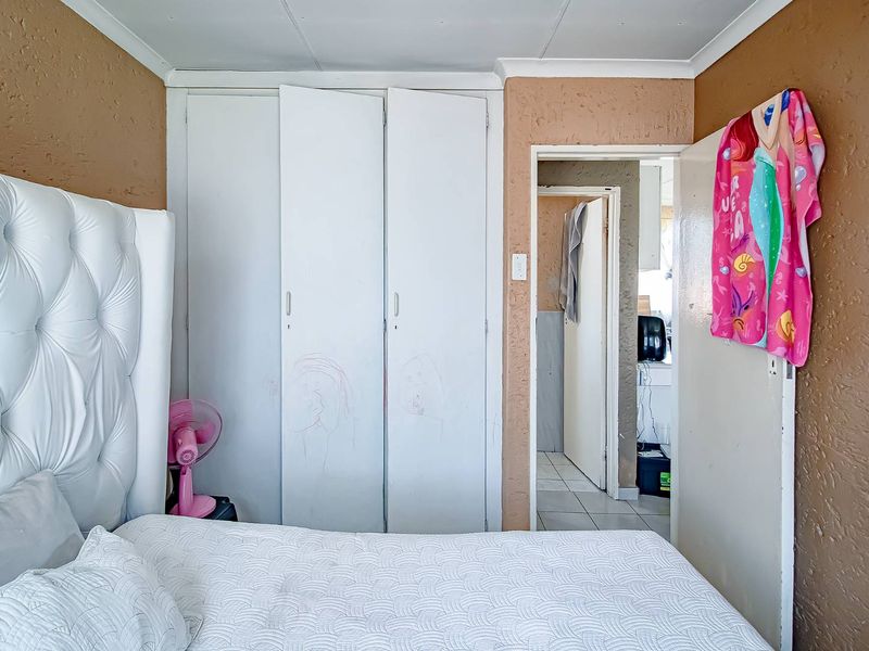 Top Floor Unit For Rental - Photo 4