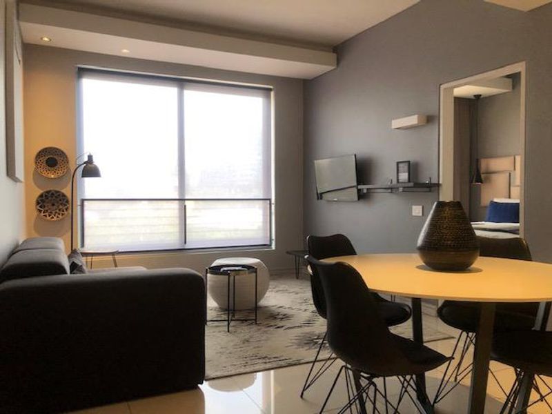 Upmarket 1 bed apartment in Sandton CBD - Photo 2