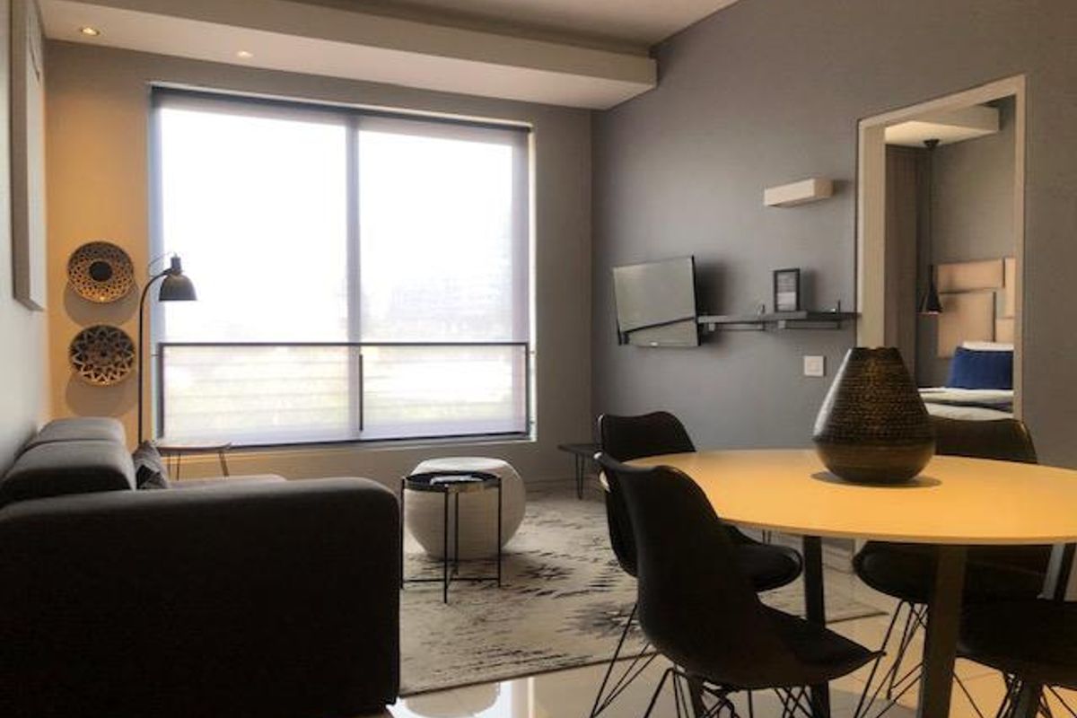 Upmarket 1 bed apartment in Sandton CBD - Photo 2