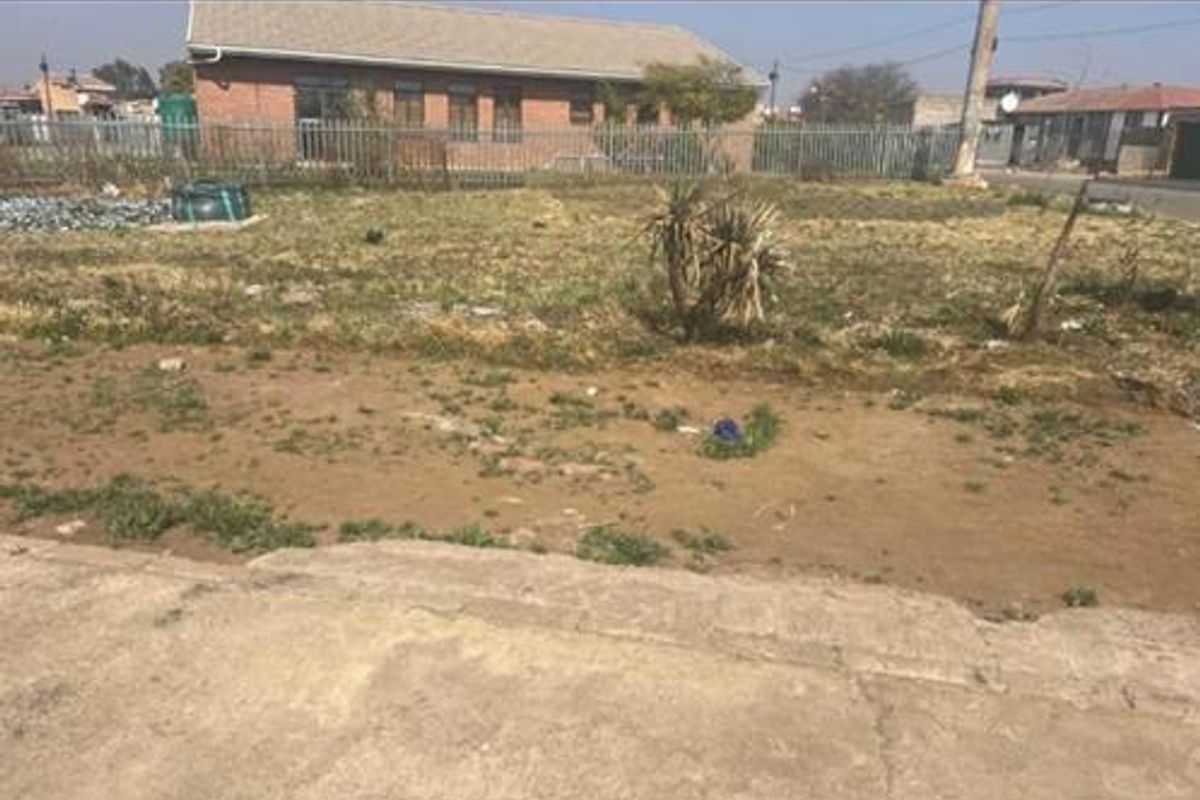 Vacant land for sale below municipal value in Jabavu Soweto - Photo 4