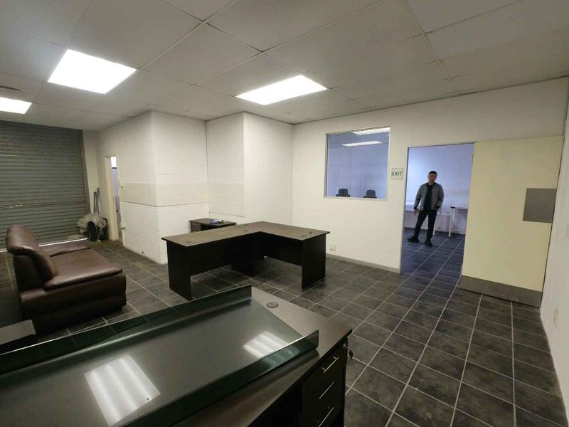 Warehouse/office To Let - Photo 9