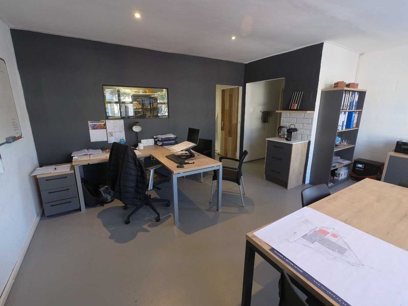 102sqm Storage and Offices available To Let - Photo 4