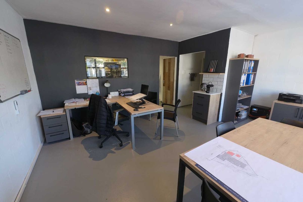 102sqm Storage and Offices available To Let - Photo 4
